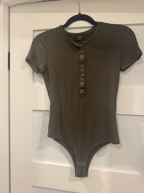 Vici green snap front bodysuit. Size large.